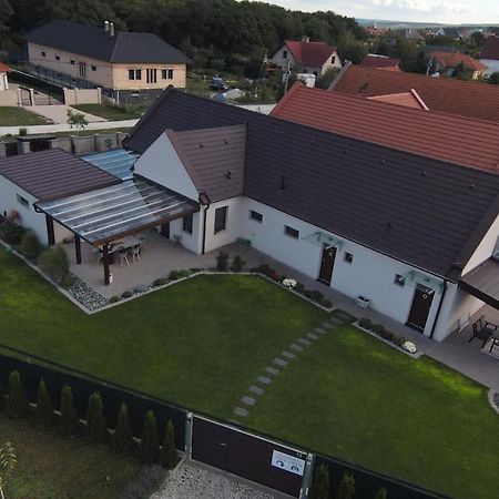 Ölyv Apartman Fertőrákos Kültér fotó